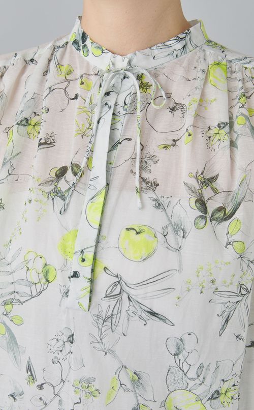 アップルフラワープリントブラウス
