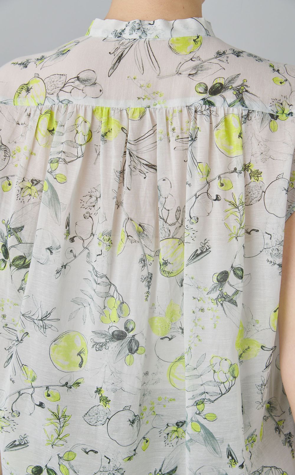 アップルフラワープリントブラウス