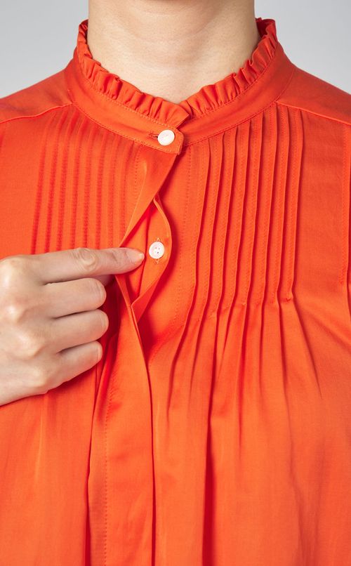 サテンピンタックギャザーブラウス