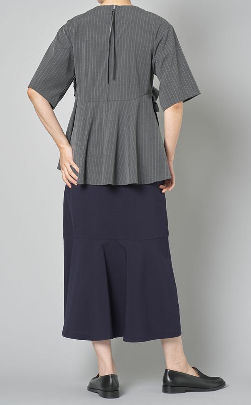 フリルペプラムブラウス