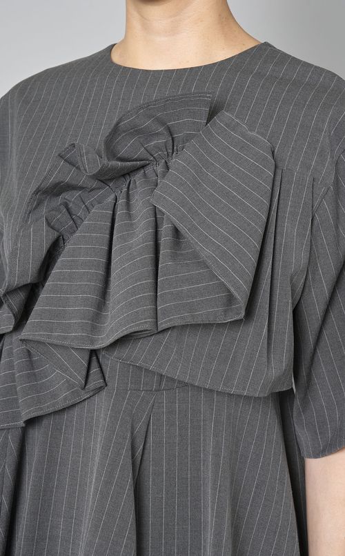 フリルペプラムブラウス