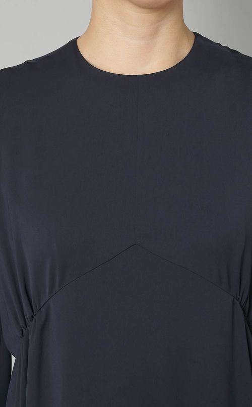 パウダリーサテンバックフレアワンピース