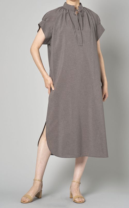 スタンドカラーギャザーワンピース