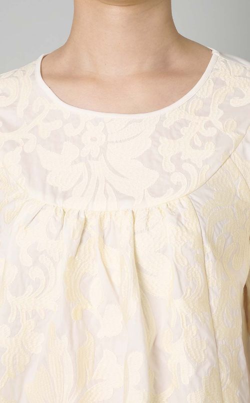 コットンエンブロイダリーギャザーブラウス