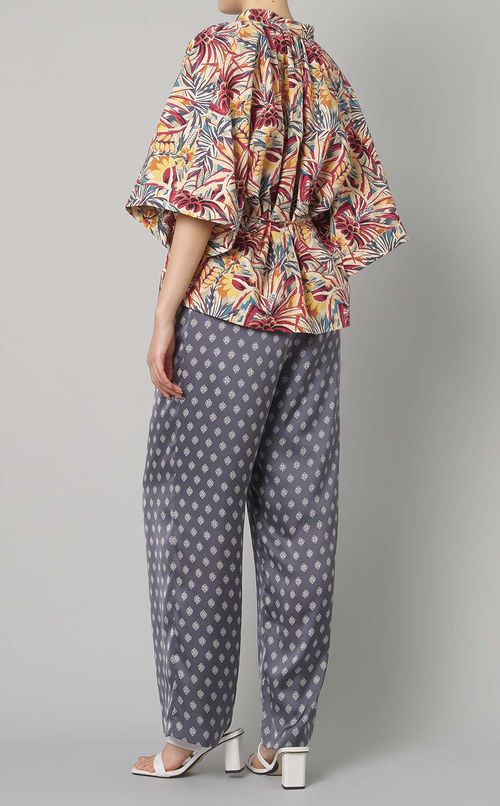 ボタニカルVネックブラウス