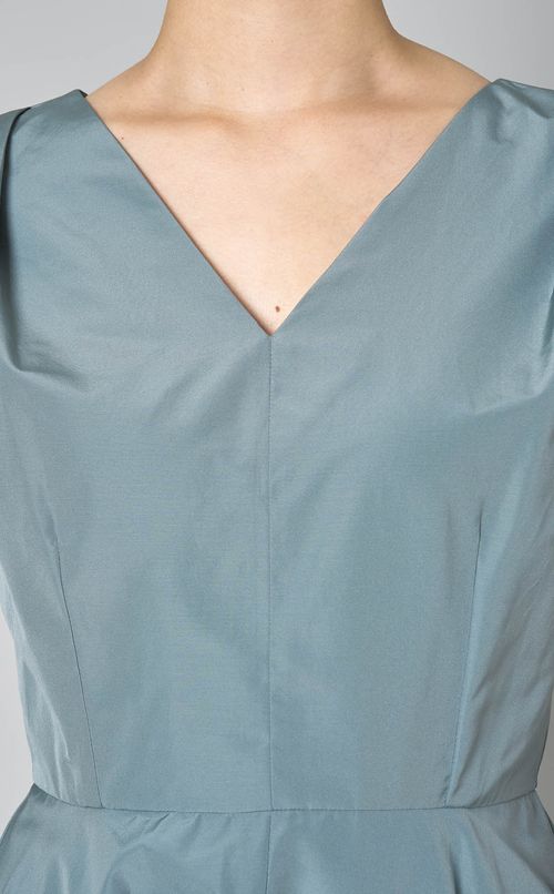 タフタVネックフレアワンピース