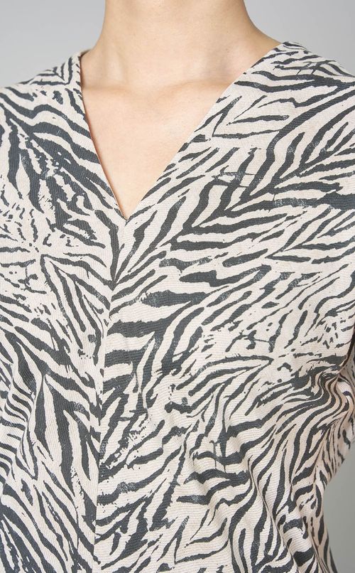 ゼブラプリントブラウス