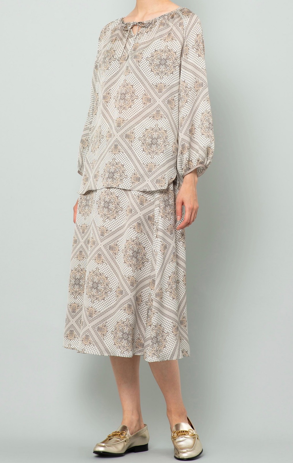 トライバルミディスカート