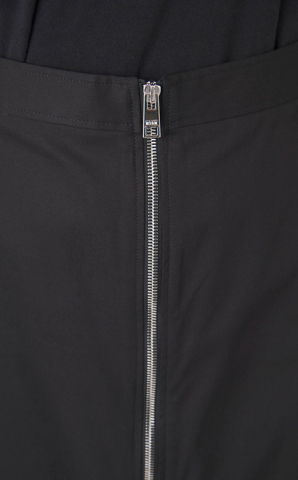 フロントジップスカート