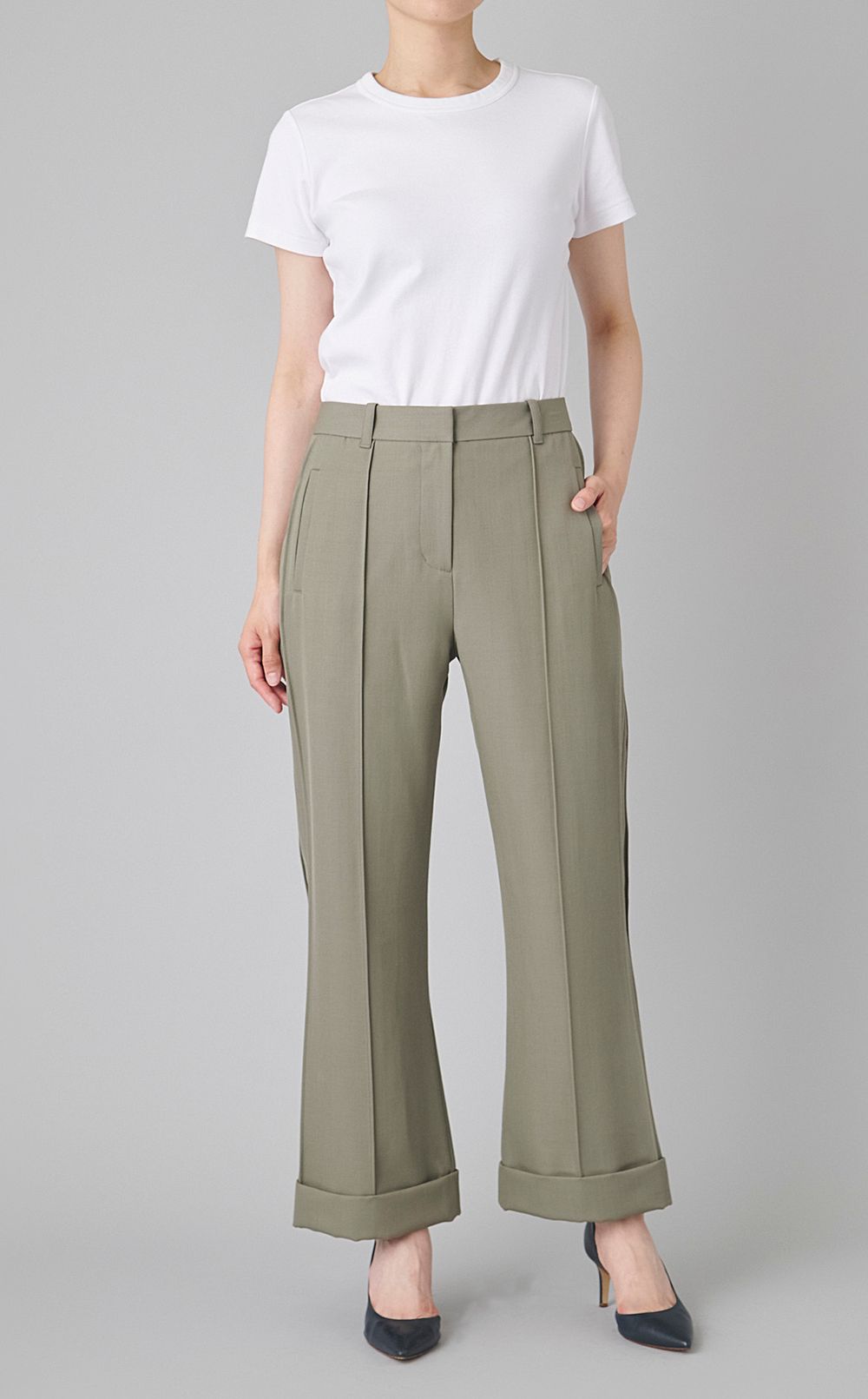 センターシームテーパードパンツ