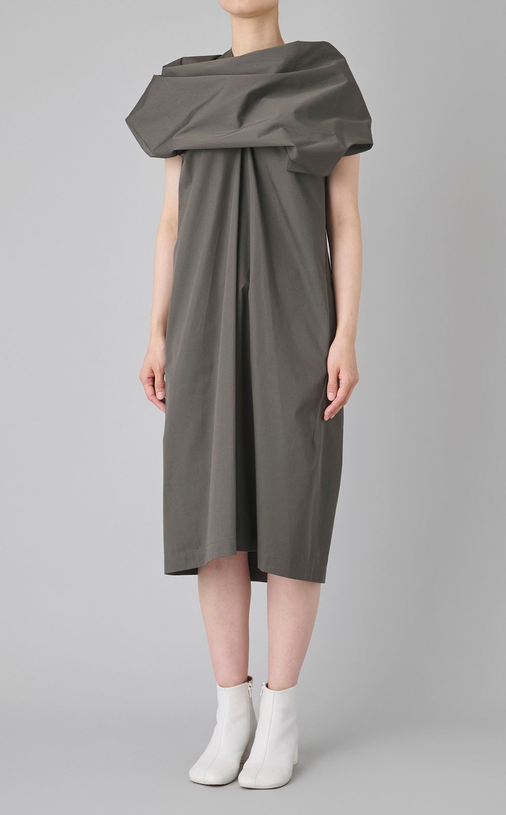 ギャザーデザインノースリーブワンピース