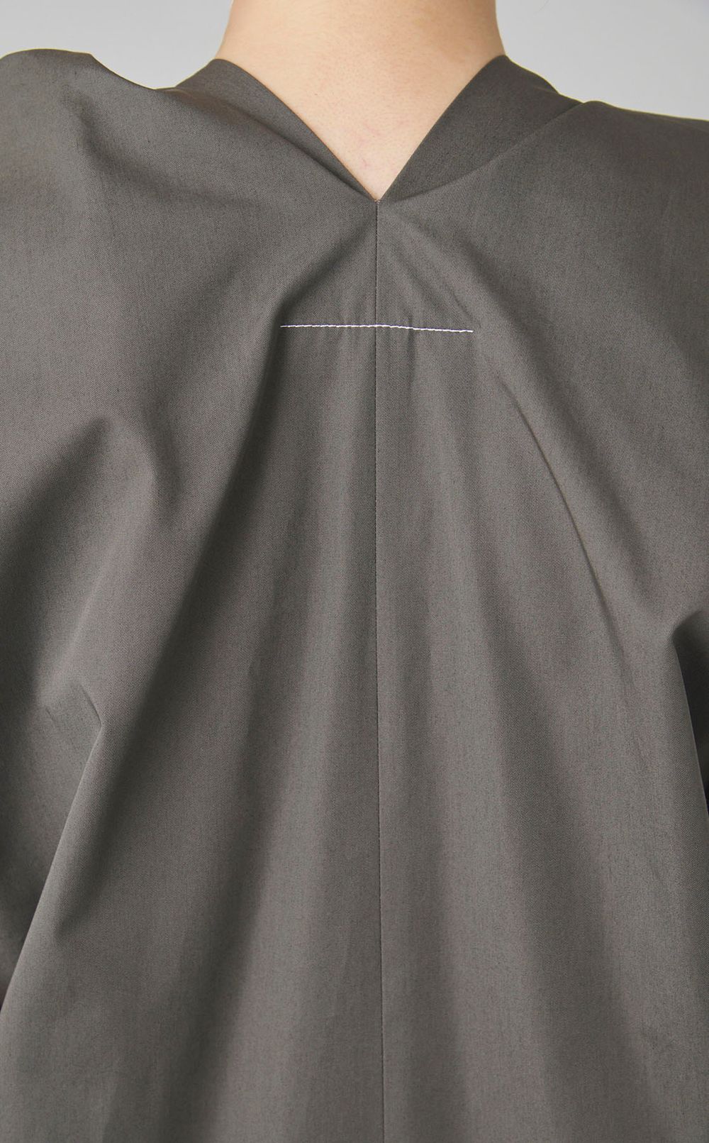 ギャザーデザインノースリーブワンピース