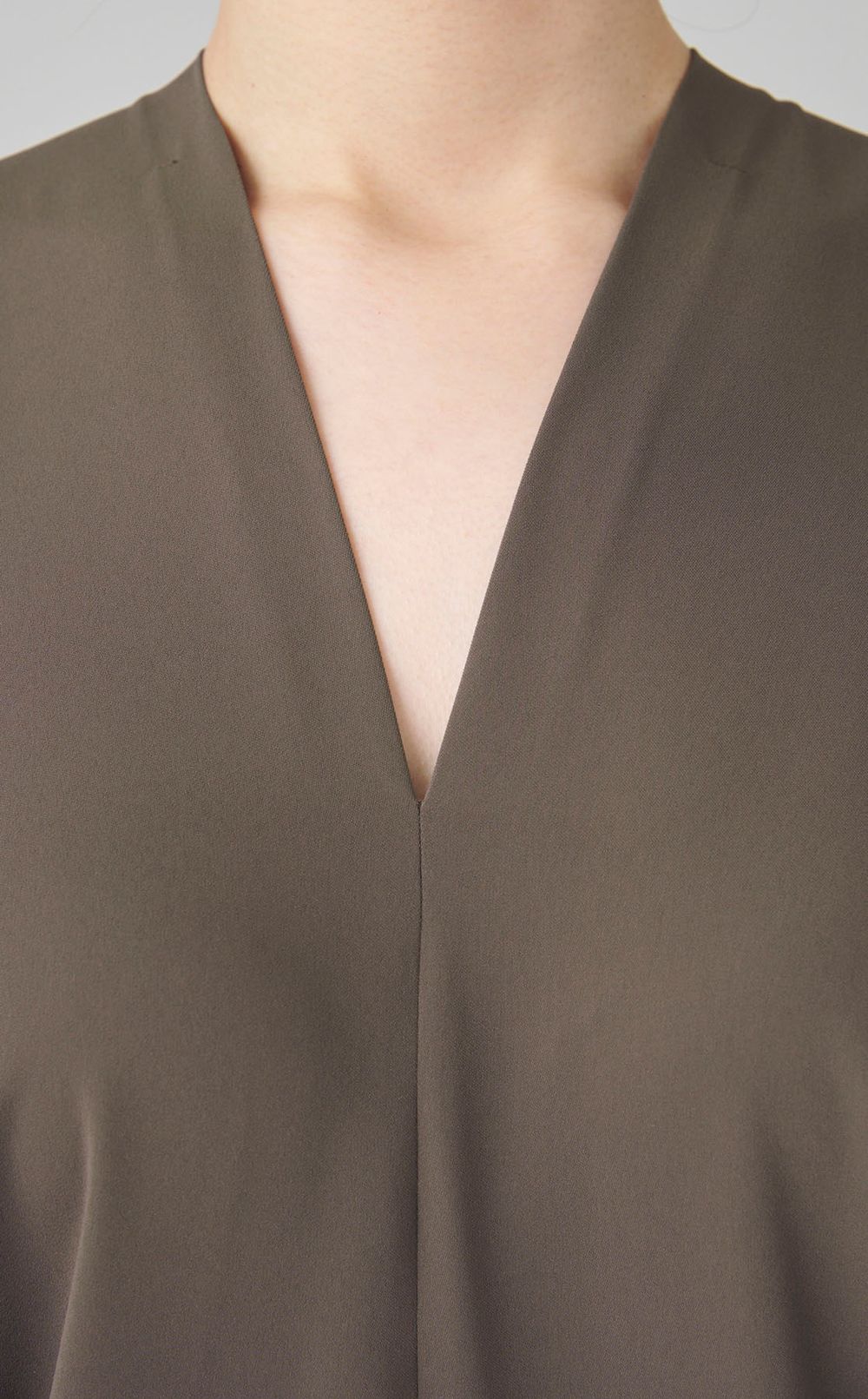 Vネックギャザーワンピース