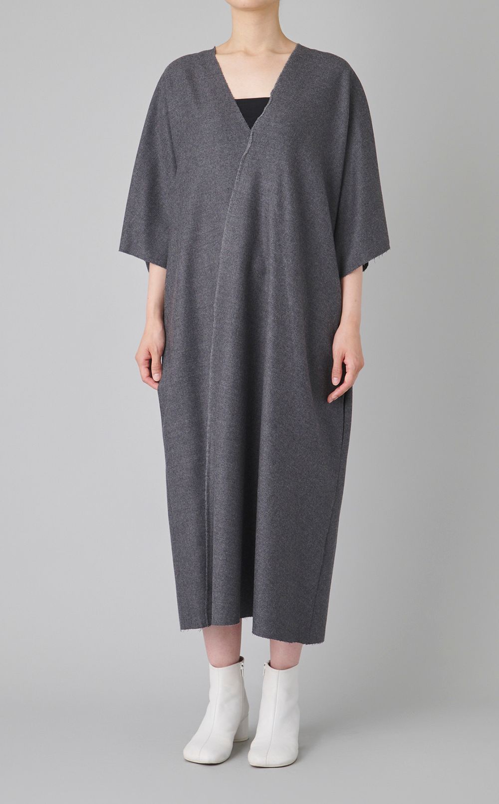 Vネックハーフスリーブワンピース