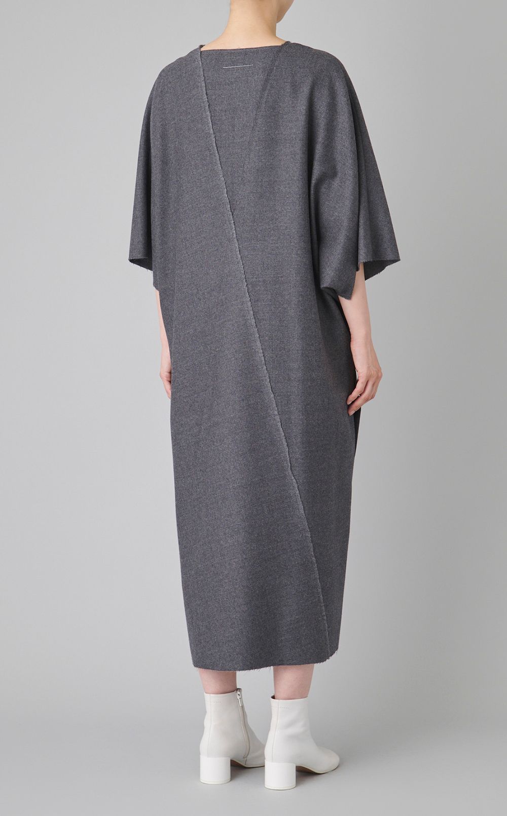 Vネックハーフスリーブワンピース