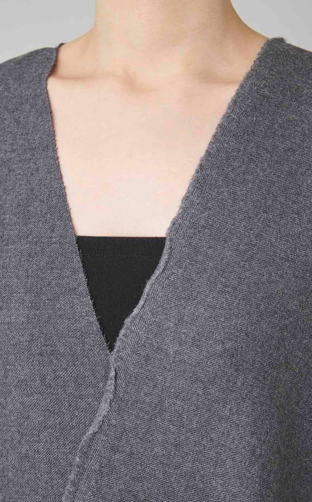 Vネックハーフスリーブワンピース