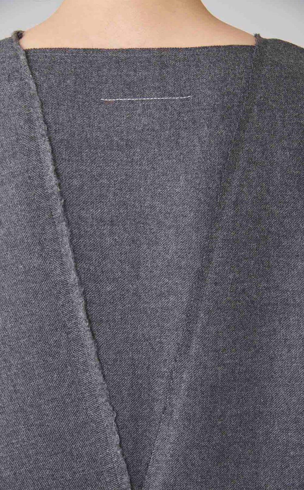 Vネックハーフスリーブワンピース