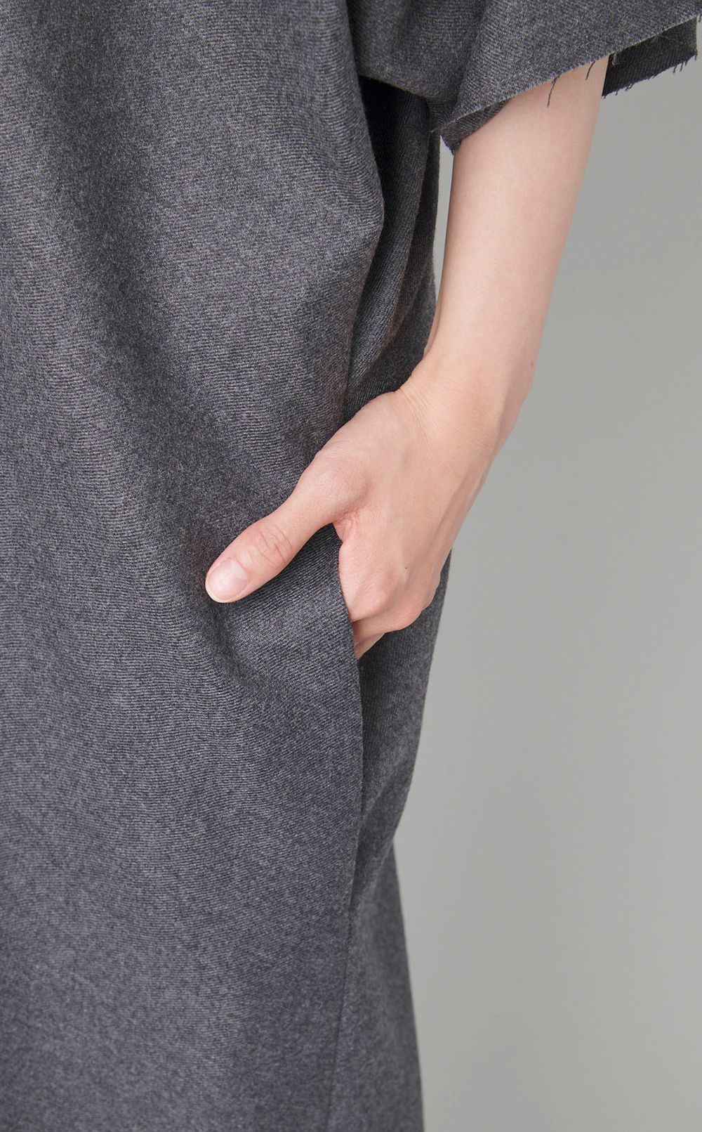 Vネックハーフスリーブワンピース