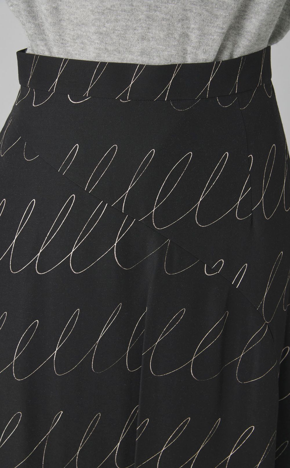 スケッチプリントフレアスカート