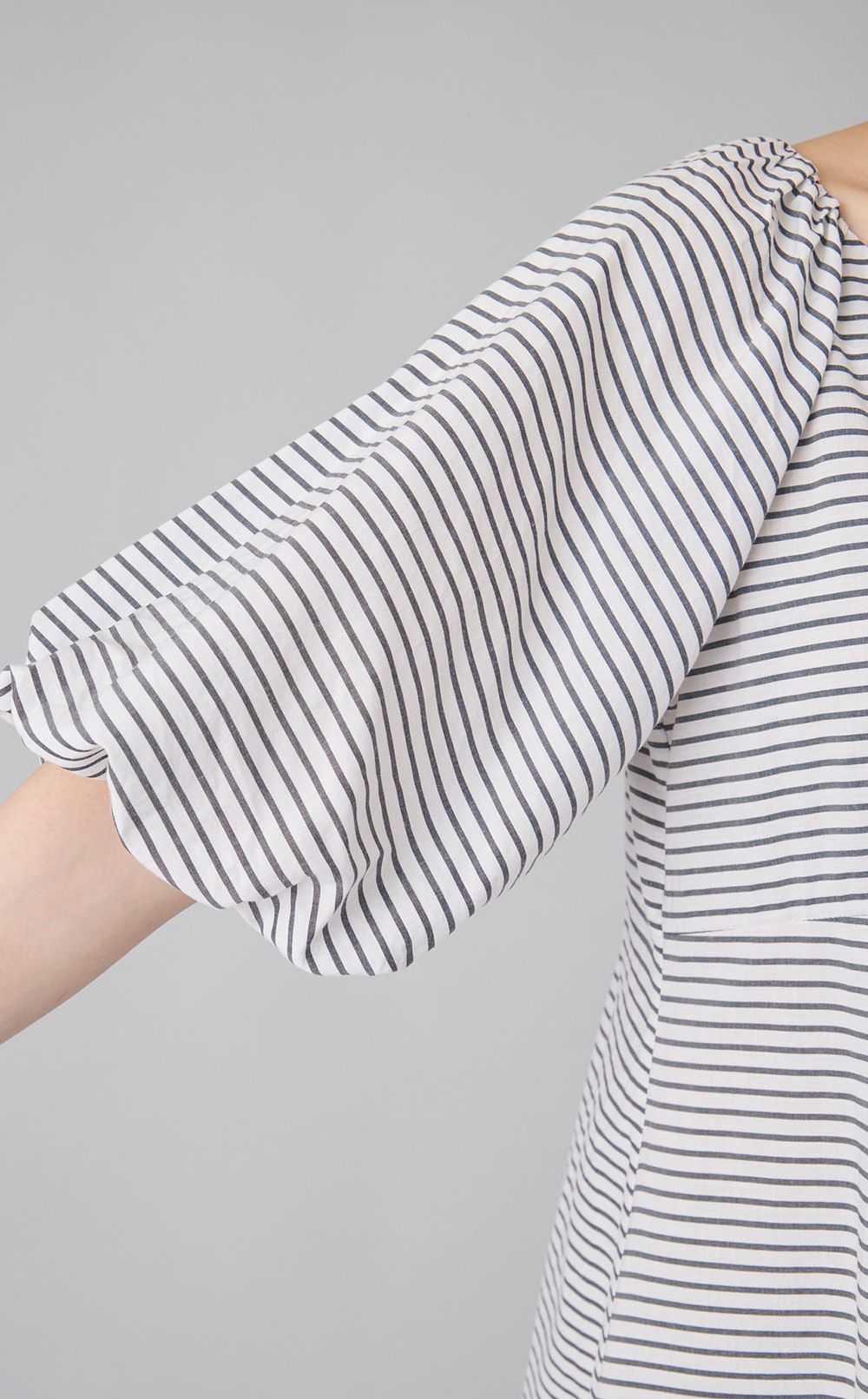 ボリュームスリーブワンピース