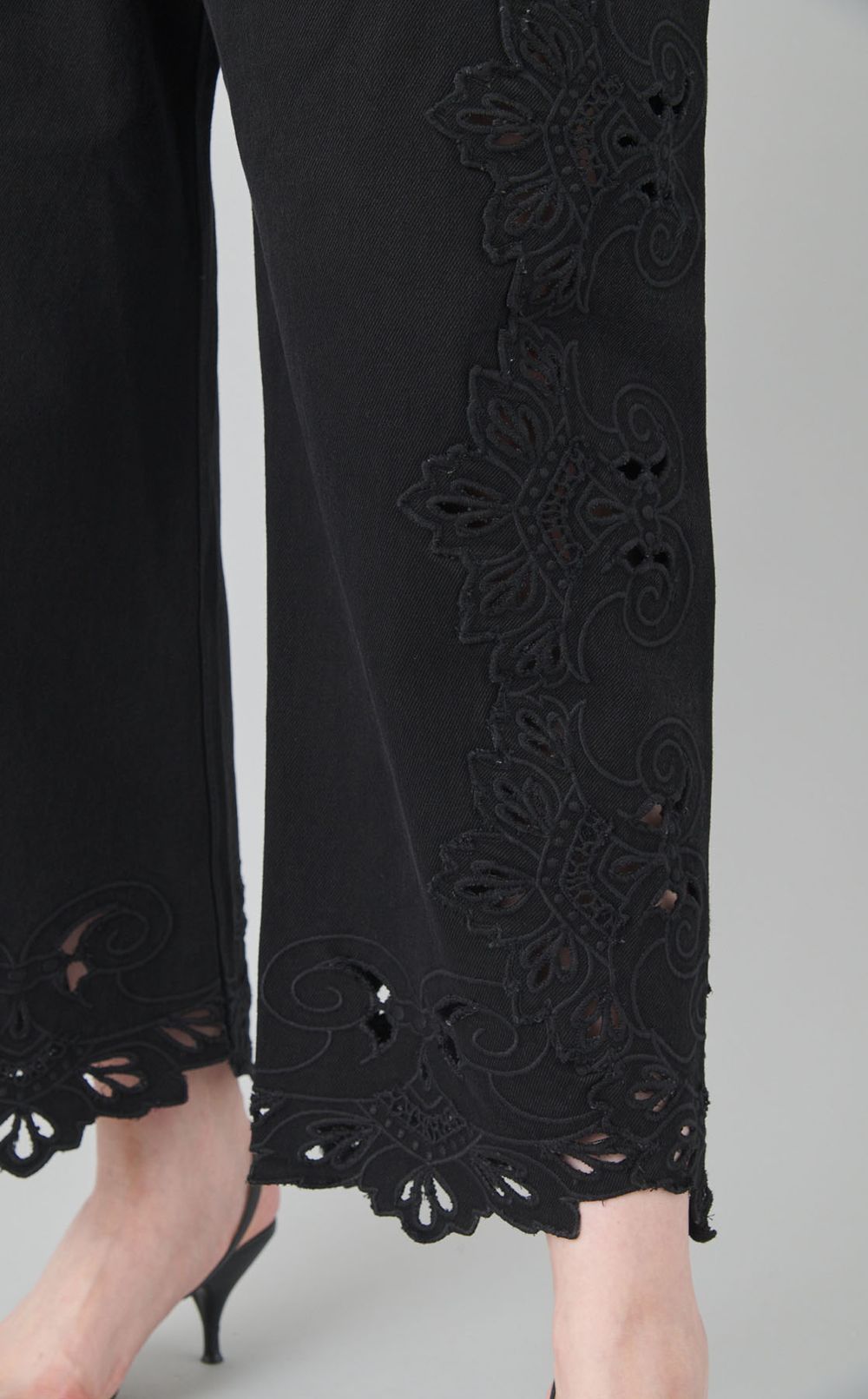 カットワークレースデニムパンツ