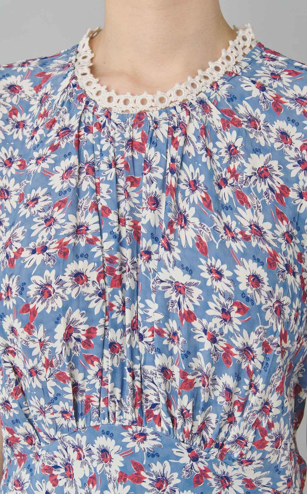 ホワイトフラワープリントワンピース