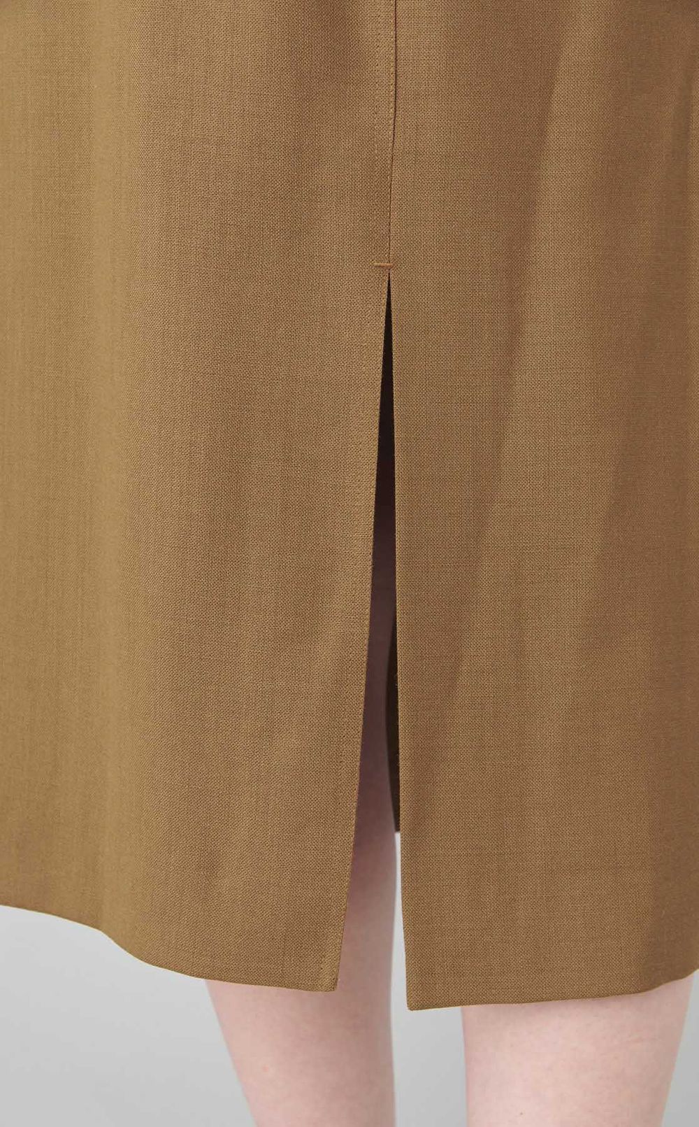 ボタンフロントスカート