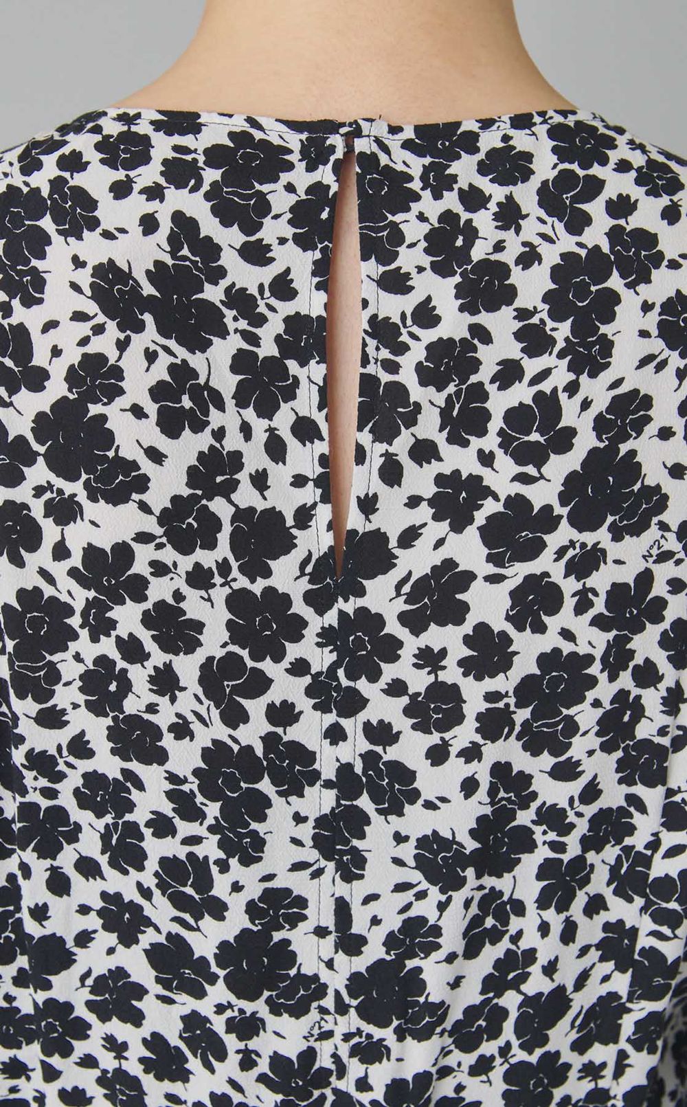 フラワープリン卜ギャザーネックワンピース