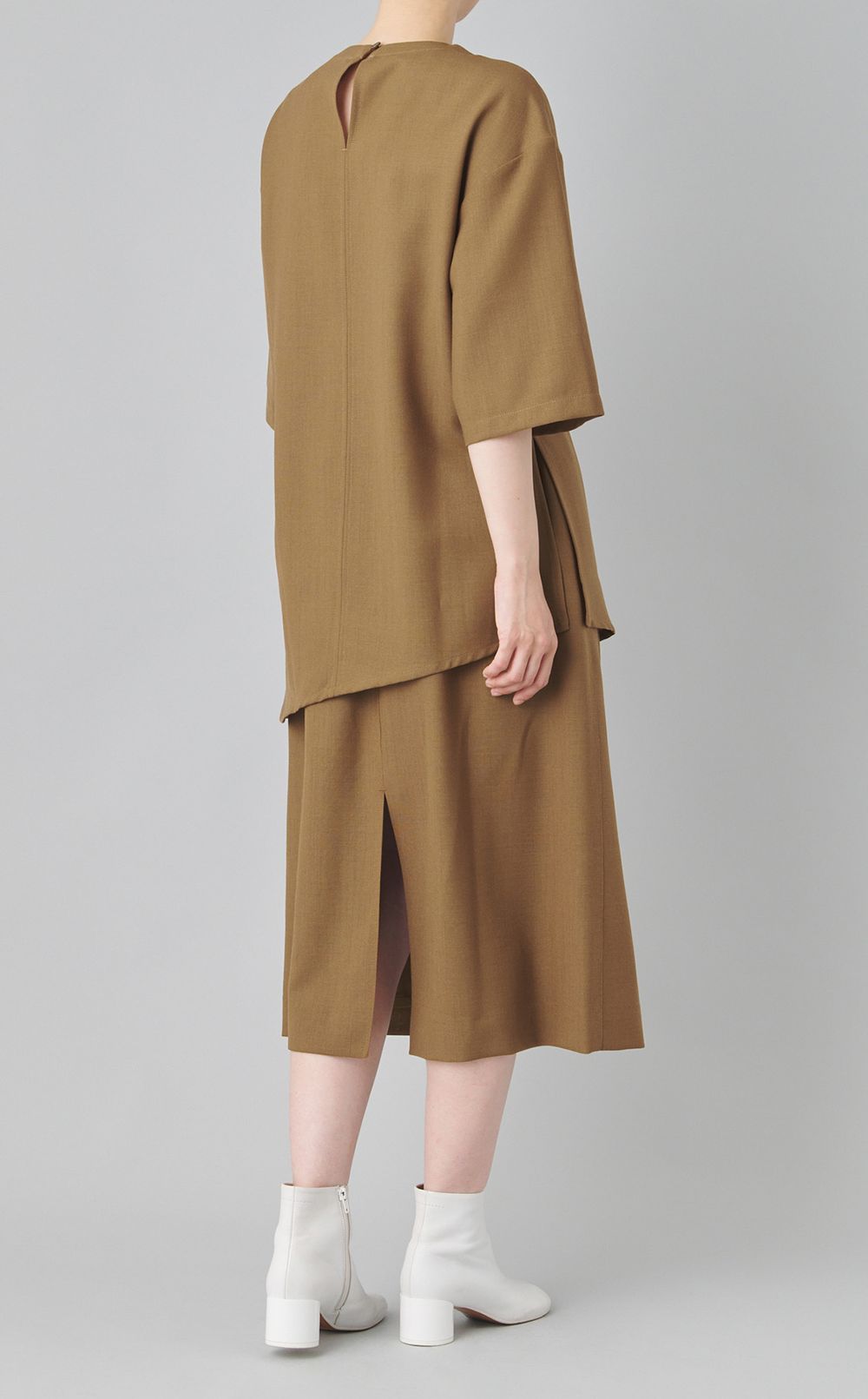 ボタンフロントスカート