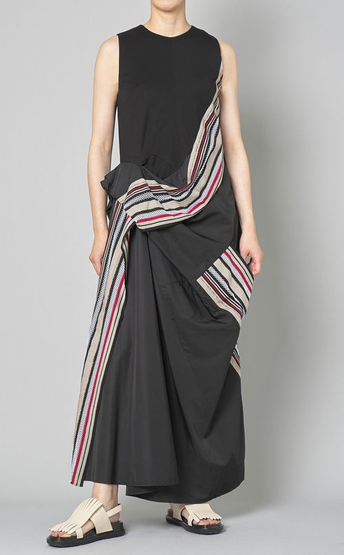 レースデザインスリーブレスワンピース