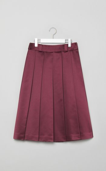 サテンプリーツスカート