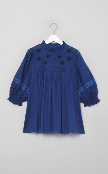 ピンタック刺繍ブラウス