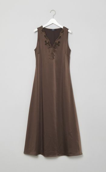 ネックレースロングワンピース