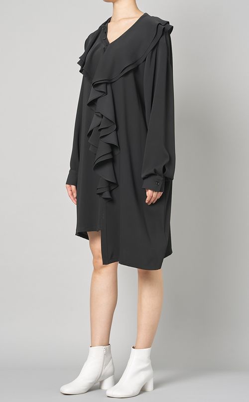 ラッフルネックドレ一プワンピース