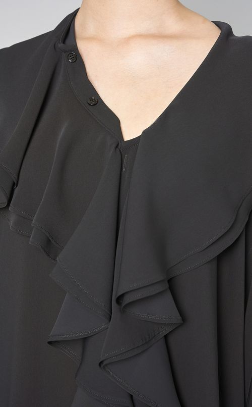 ラッフルネックドレ一プワンピース