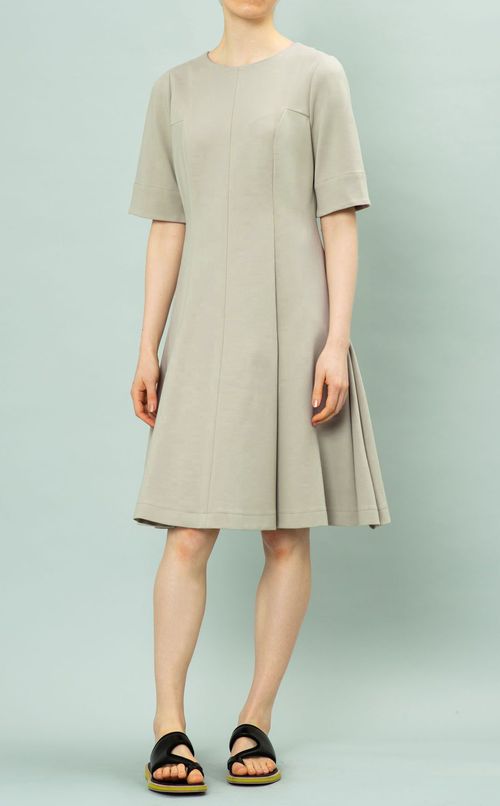 半袖ポンチワンピース