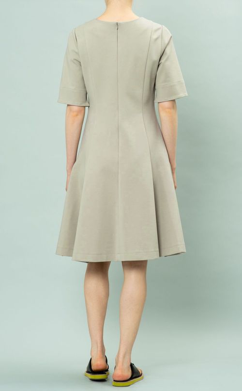 半袖ポンチワンピース