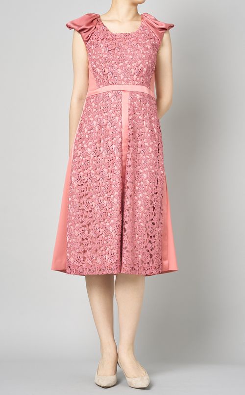 フラワーステッチワークワンピース