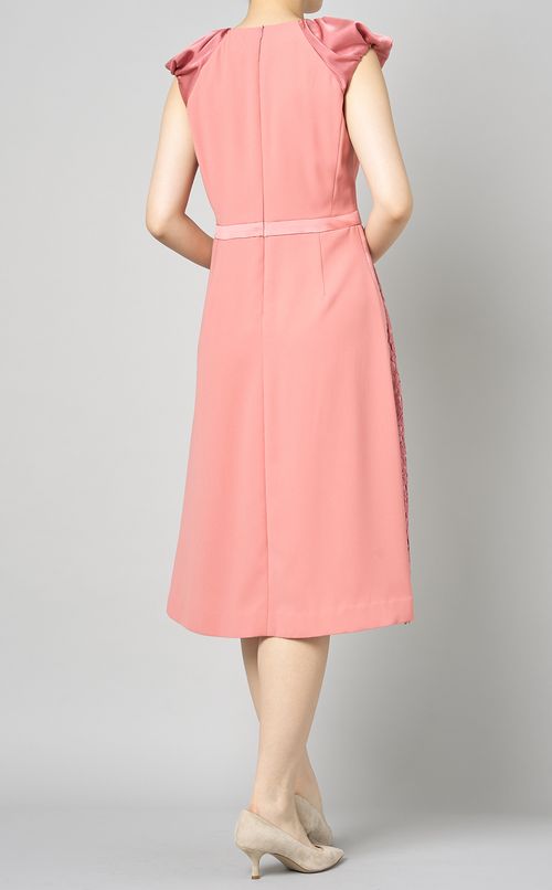 フラワーステッチワークワンピース