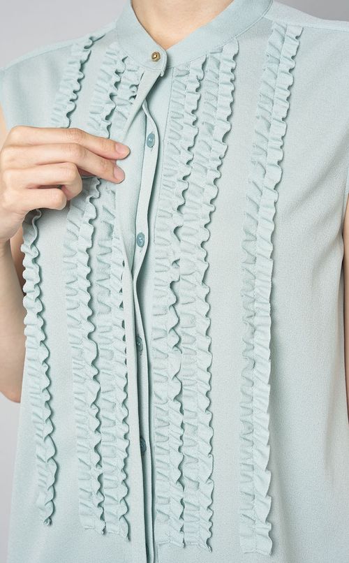 フロントフリルスリーブレスブラウス