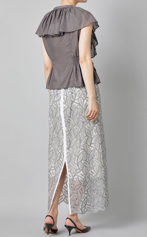 ラッフルブラウス