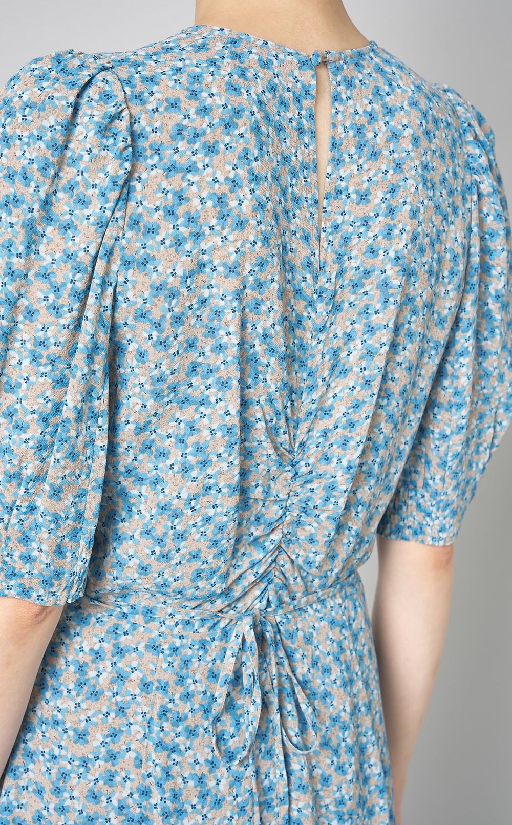 【DVF】ソクラテススクープネックラインドレス FRAY I.D|Vネックプリントハーフスリーブドレス
