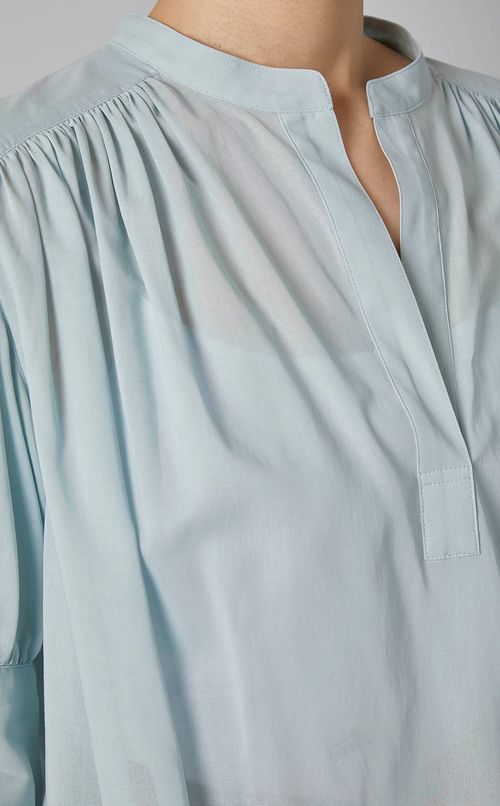 スキッパーギャザーブラウス