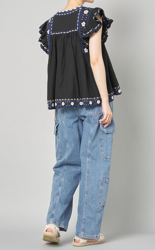 エンブロイダリーノースリーブブラウス