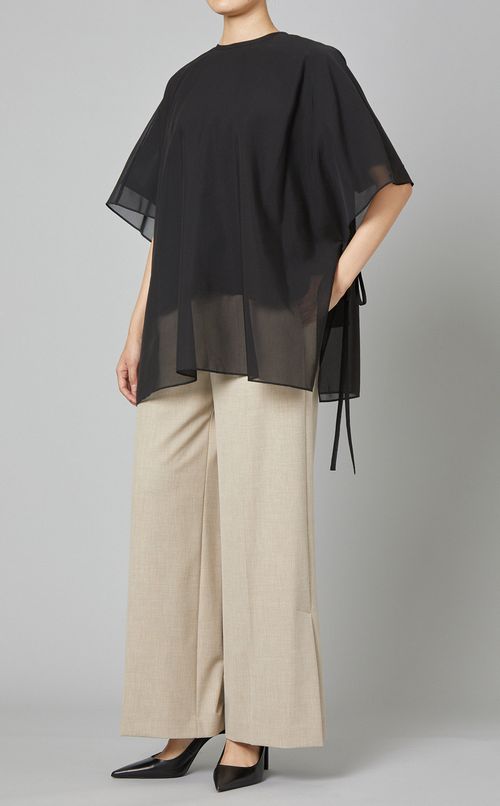 クルーネックシアーブラウス