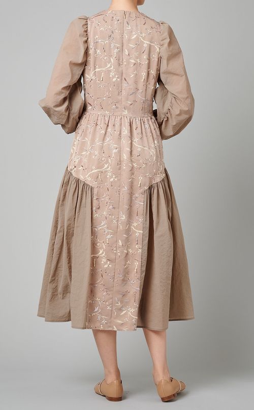 フラワー刺繍ワンピース