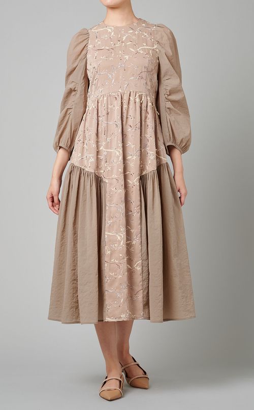 フラワー刺繍ワンピース