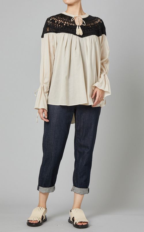 クロシェニットブラウス