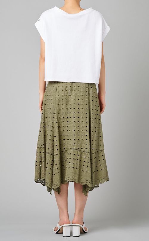 エンブロイダリーミディスカート
