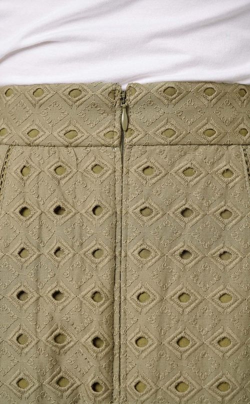 エンブロイダリーミディスカート